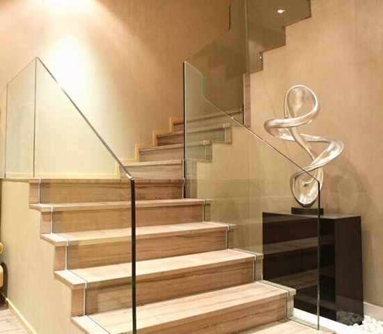 第二款楼梯扶手样式：玻璃围栏
